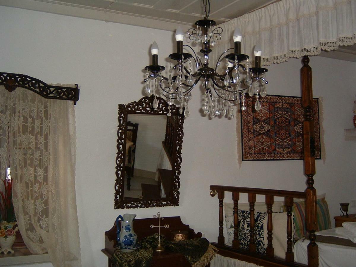 Yiayia'S Home Chalki Town Exterior foto
