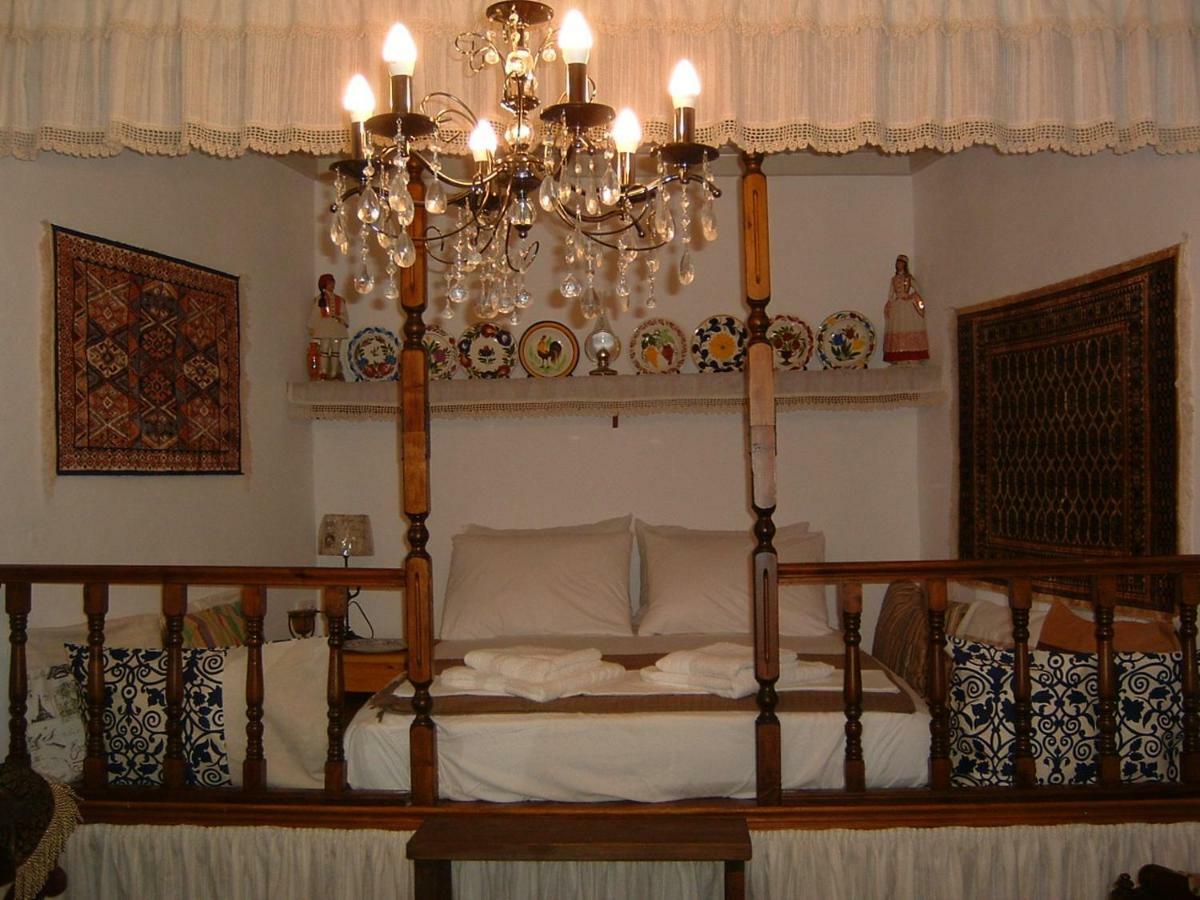 Yiayia'S Home Chalki Town Exterior foto