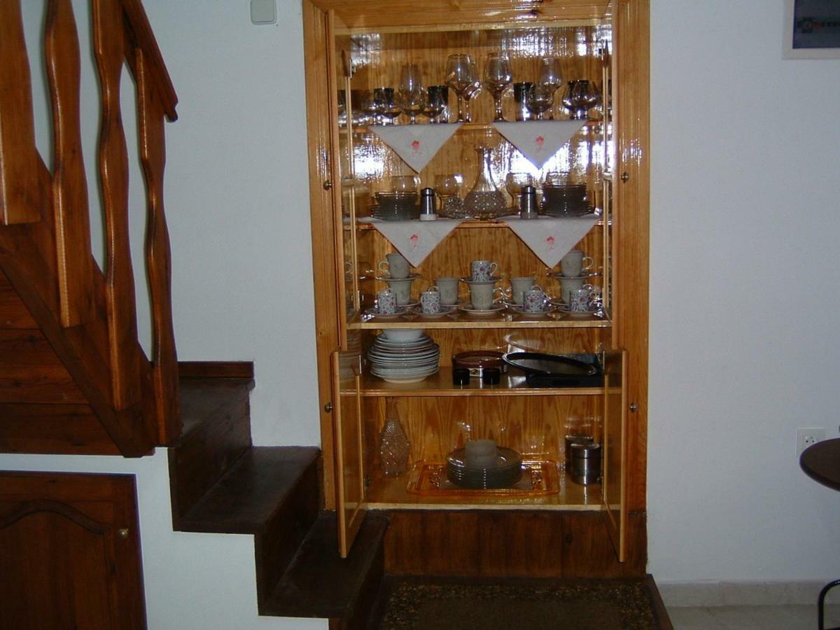 Yiayia'S Home Chalki Town Exterior foto