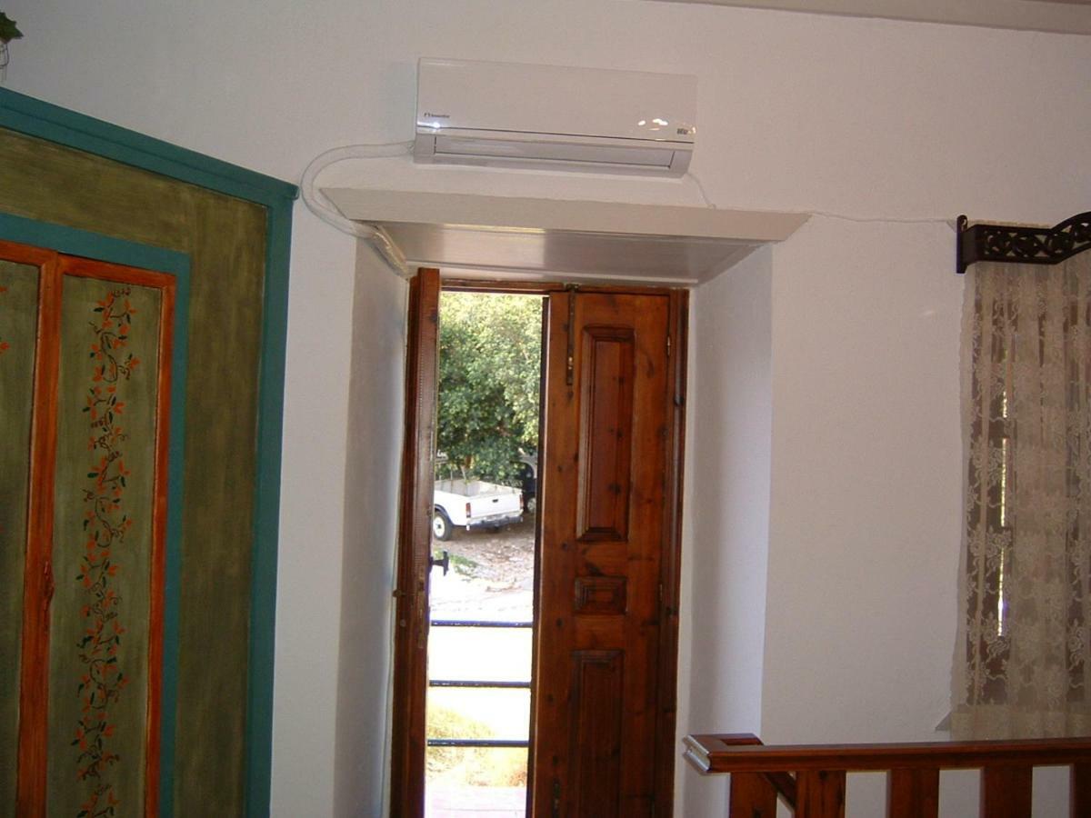 Yiayia'S Home Chalki Town Exterior foto